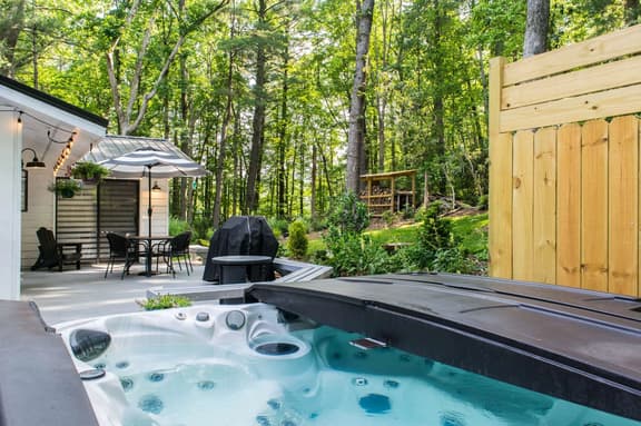 Holly Hill Hideaway